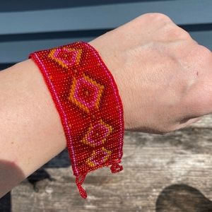 COLORFUL BEADED BRACELET